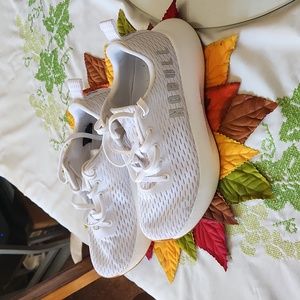 NO BULL RUNNING SHOES